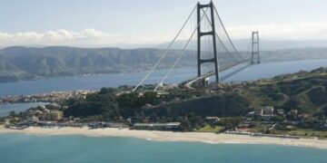Vista aérea del Estrecho del Puente Messina.