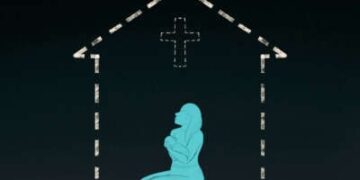 Una ilustración de una mujer sosteniendo a un bebé dentro del contorno punteado de una iglesia