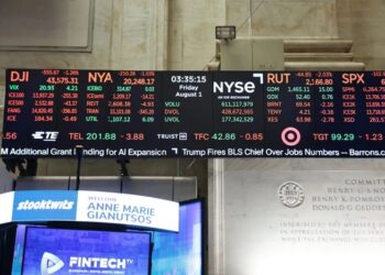 Revisión de Wall Street: Dow golpea el récord, pequeñas tapas de tapas como los pavimentados alimentados para los recortes de tarifas