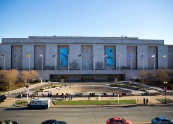 Revisión de pedidos de la Casa Blanca de las exhibiciones de Smithsonian antes del cumpleaños número 250 de la nación