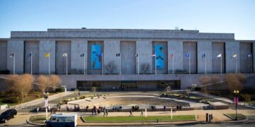 Revisión de pedidos de la Casa Blanca de las exhibiciones de Smithsonian antes del cumpleaños número 250 de la nación