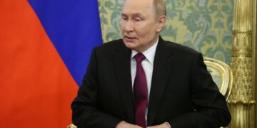 Vladimir Putin hablando durante las conversaciones rusas-uae.