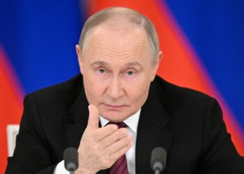 Vladimir Putin da una declaración a los medios de comunicación.
