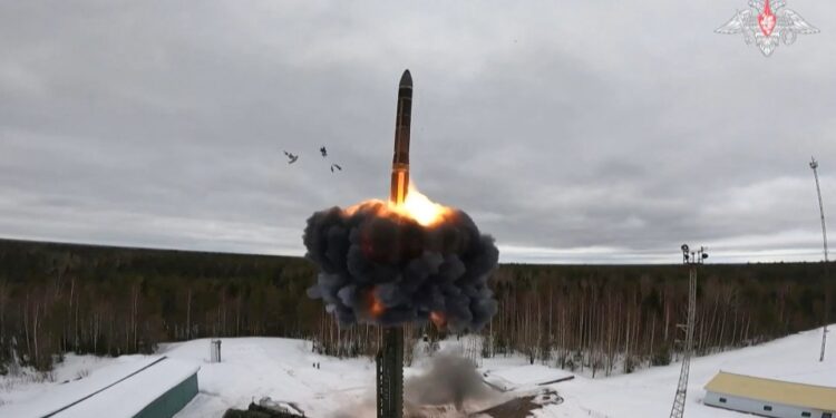 Prueba de disparo de un ICBM ruso.