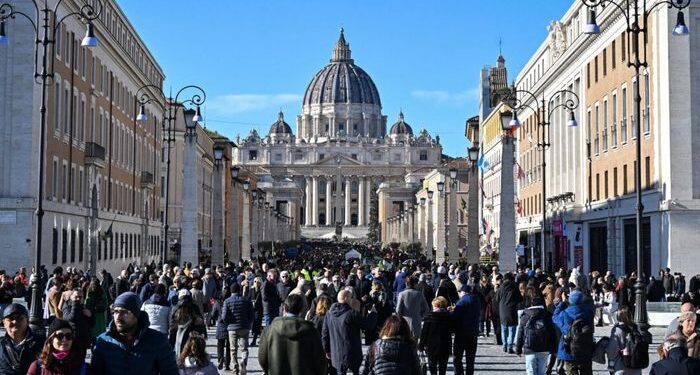 Servicio Secreto de EE. UU., Esquema de busto de la policía italiana dirigida a los viajeros que reservan alquileres de vacaciones