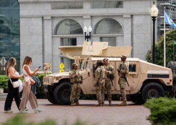Tres gobernadores más republicanos aprueban enviando tropas de la Guardia Nacional a DC