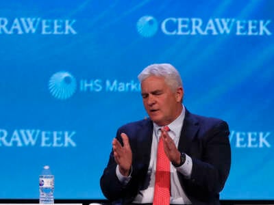 Kelcy Warren, CEO de Energy Transfer LP, que controla la tubería de acceso de Dakota, en esta foto de 2018, fue un importante donante de Pro-Trump Super PAC en las elecciones de 2024.