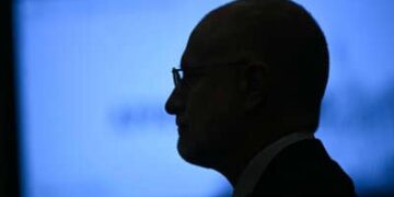 El presidente de la Comisión Federal de Comunicaciones (FCC) Brendan Carr llega a testificar ante el Subcomité de la Cámara de Servicios Financieros y el Gobierno General sobre la supervisión de la FCC, en Capitol Hill en Washington, DC, el 21 de mayo de 2025.