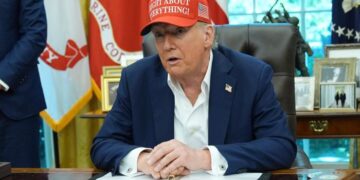 Trump dice que demandará por la redistribución de distritos de California y el Senado de los Estados Unidos 'resbalones azules'