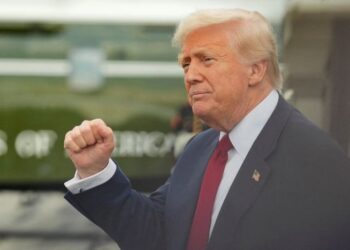 Trump dice que los estadounidenses podrían obtener dividendos de los ingresos arancelarios