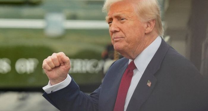 Trump dice que los estadounidenses podrían obtener dividendos de los ingresos arancelarios