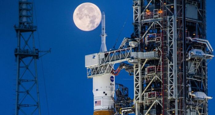 Trump firma las reglas de la industria espacial 'restrictiva'