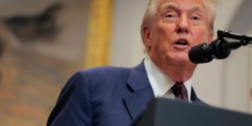 Trump ordena que los submarinos nucleares se mudaron después de los comentarios del ex presidente ruso