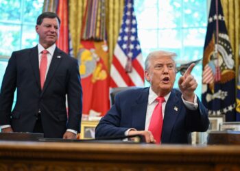 Presidente Trump hablando en la Oficina Oval.