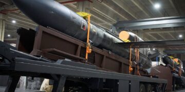 Drones de largo alcance de fabricación ucraniana en un remolque de plataforma.