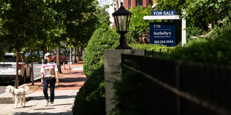 Ventas de viviendas Consulte las cancelaciones récord de julio ya que las altas tasas hipotecarias pesan en los compradores