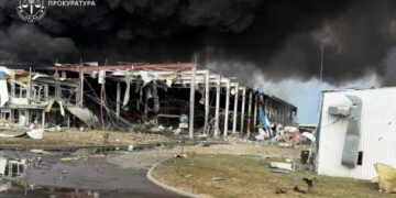 Instalaciones industriales dañadas en Mukachevo, Ucrania, después de una huelga de misiles rusos.