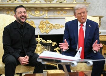 Volodymyr Zelensky y Donald Trump en una reunión.