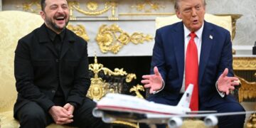 Volodymyr Zelensky y Donald Trump en una reunión.