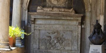 Tumba en Nápoles posiblemente perteneciente a Vlad el empalador.