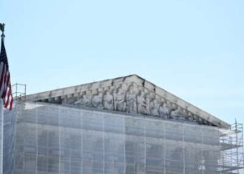 La Corte Suprema de los Estados Unidos envuelta en andamios