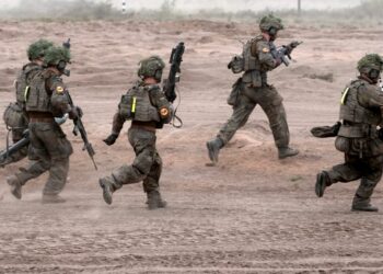 Soldados alemanes que participan en el ejercicio militar Grand Quadriga.