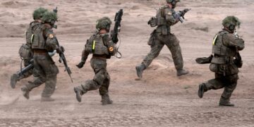 Soldados alemanes que participan en el ejercicio militar Grand Quadriga.