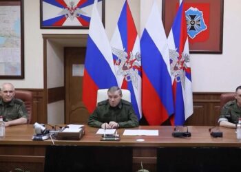 Valery Gerasimov, jefe del personal general de las Fuerzas Armadas rusas, presidiendo una reunión militar.