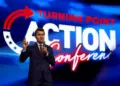 Turning Point USA Fundador y comentarista conservador Charlie Kirk habla en la apertura de la Conferencia de Acción Turning Point en West Palm Beach, Florida, el 15 de julio de 2023. (Joe Raedle/Getty Images)