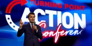 Turning Point USA Fundador y comentarista conservador Charlie Kirk habla en la apertura de la Conferencia de Acción Turning Point en West Palm Beach, Florida, el 15 de julio de 2023. (Joe Raedle/Getty Images)