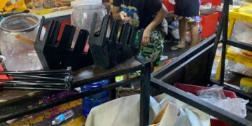 Escenas de daño y caos en las calles de Cebú después de un terremoto de magnitud 6.9.