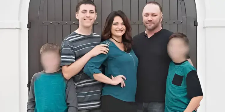 Conoce a los padres de Tyler Robinson Matt y Amber Robinson