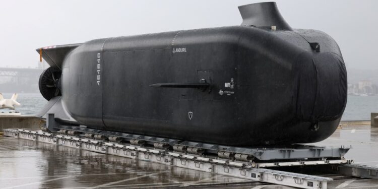Anduril Ghost Shark XL-ASV en exhibición en la Royal Australian Navy Base.