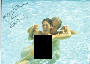 Foto del libro de cumpleaños número 50 de Jeffrey Epstein.