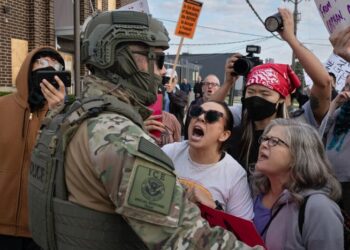 El Fiscal de los Estados Unidos ordena a las autoridades federales que ignoren la ley de máscara de California