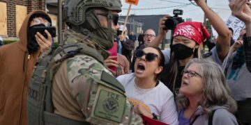 El Fiscal de los Estados Unidos ordena a las autoridades federales que ignoren la ley de máscara de California