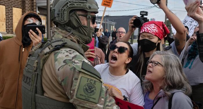 El Fiscal de los Estados Unidos ordena a las autoridades federales que ignoren la ley de máscara de California