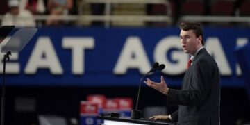 El activista de la extrema derecha Charlie Kirk disparó y mató a la Universidad de Utah