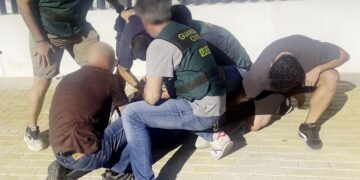 Guardia Oficiales civiles que arrestaron a William Hunter en Alicante.