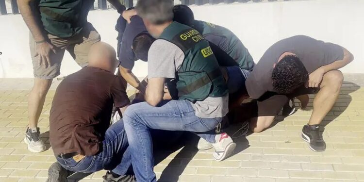 Guardia Oficiales civiles que arrestaron a William Hunter en Alicante.