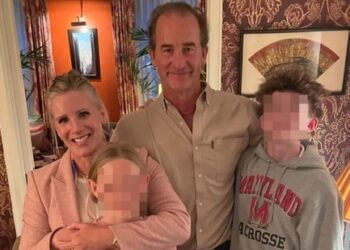 El esposo de Kristin Cabot busca desesperadamente sellar los documentos de divorcio