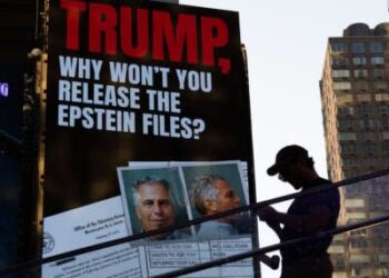 Una valla publicitaria en Times Square requiere el lanzamiento de los archivos de Epstein el 23 de julio de 2025 en la ciudad de Nueva York.