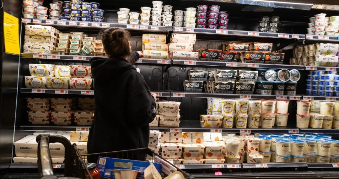 El gasto del consumidor se ralentiza en medio del enfriamiento del mercado laboral, incertidumbre de la tarifa: Fitch