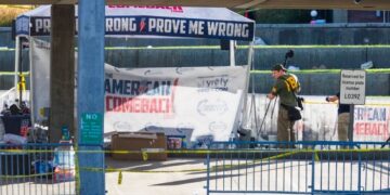 El gobernador de Utah dice que la presunta nota de la izquierda de Charlie Kirk Assassin tiene "ideología izquierdista"