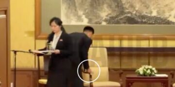 La limpieza de los ayudantes de Kim Jong Un después de una reunión con Vladimir Putin.