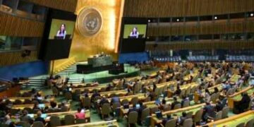 El ex ministro de Relaciones Exteriores alemán y presidente de la 80ª sesión de la Asamblea General de las Naciones Unidas, Annalena Baerbock, habla en la sede de las Naciones Unidas el 12 de septiembre de 2025 en la ciudad de Nueva York.