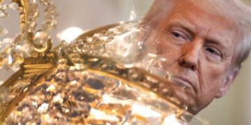 El presidente Donald Trump celebra una conferencia de prensa conjunta con el primer ministro indio Narendra Modi en la sala este de la Casa Blanca el 13 de febrero de 2025 en Washington, DC