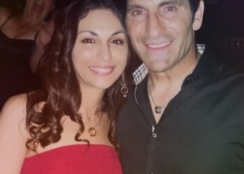 Foto de María y Mercury Psillakis.