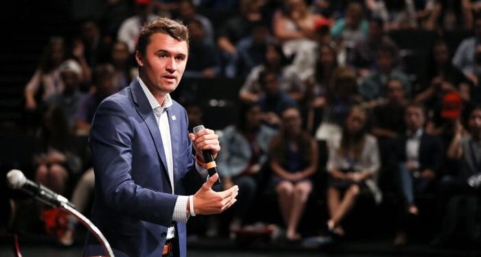 Empleados despedidos, suspendidos por celebrar la muerte de Charlie Kirk