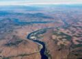 Vista aérea del río Columbia y el lago Chelan, Washington.